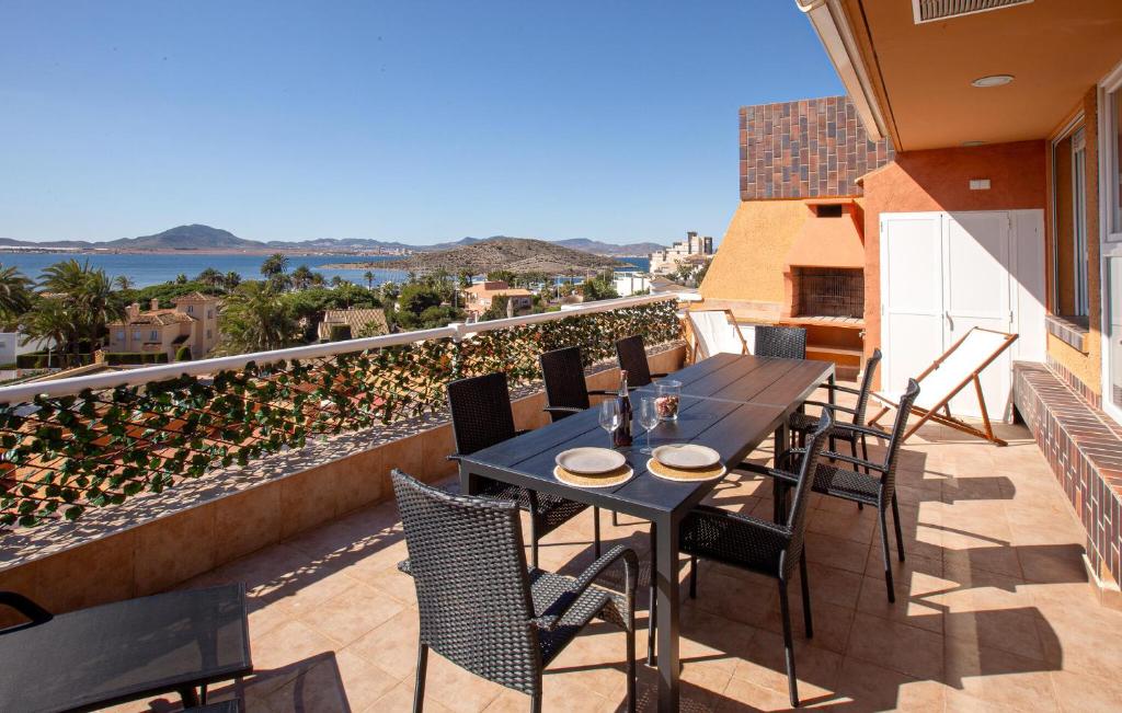 Gorgeous Apartment In La Manga Del Mar Menor With Outdoor Swimming Pool