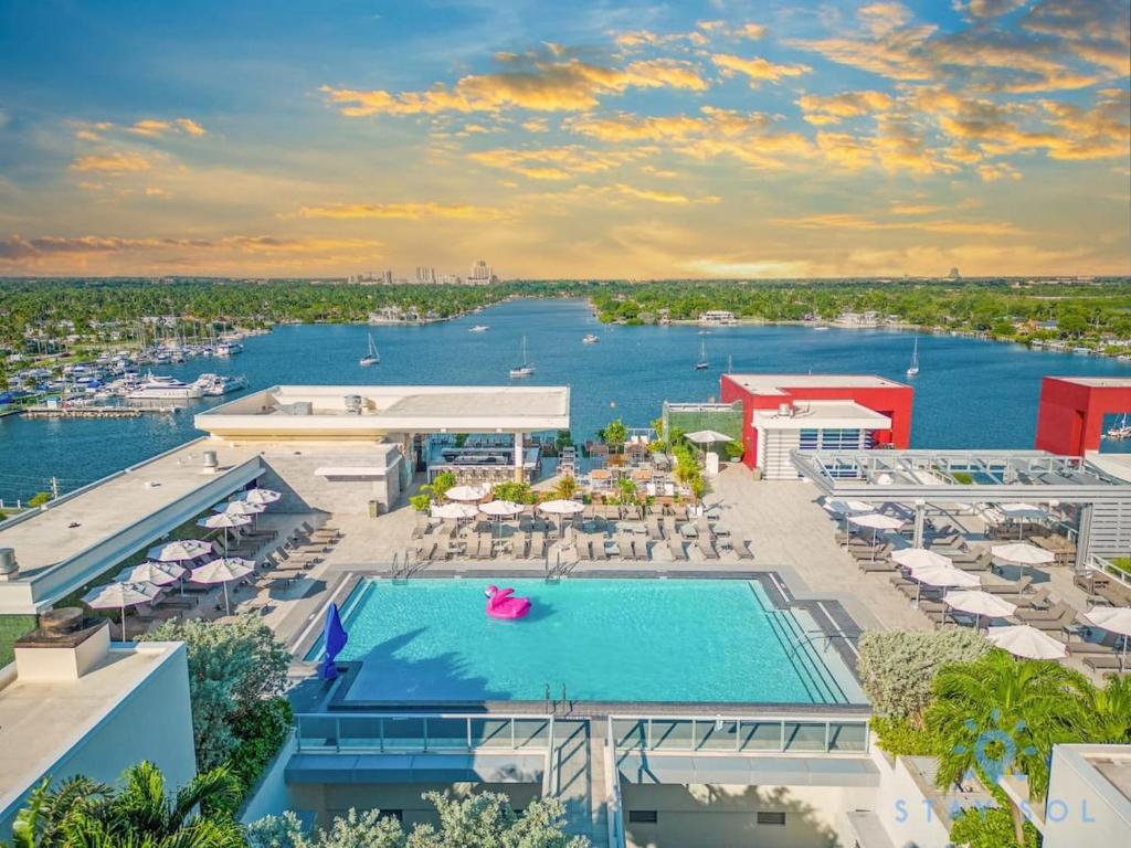 Rooftop Pool - Hot Tub - Hollywood Beach Boardwalk