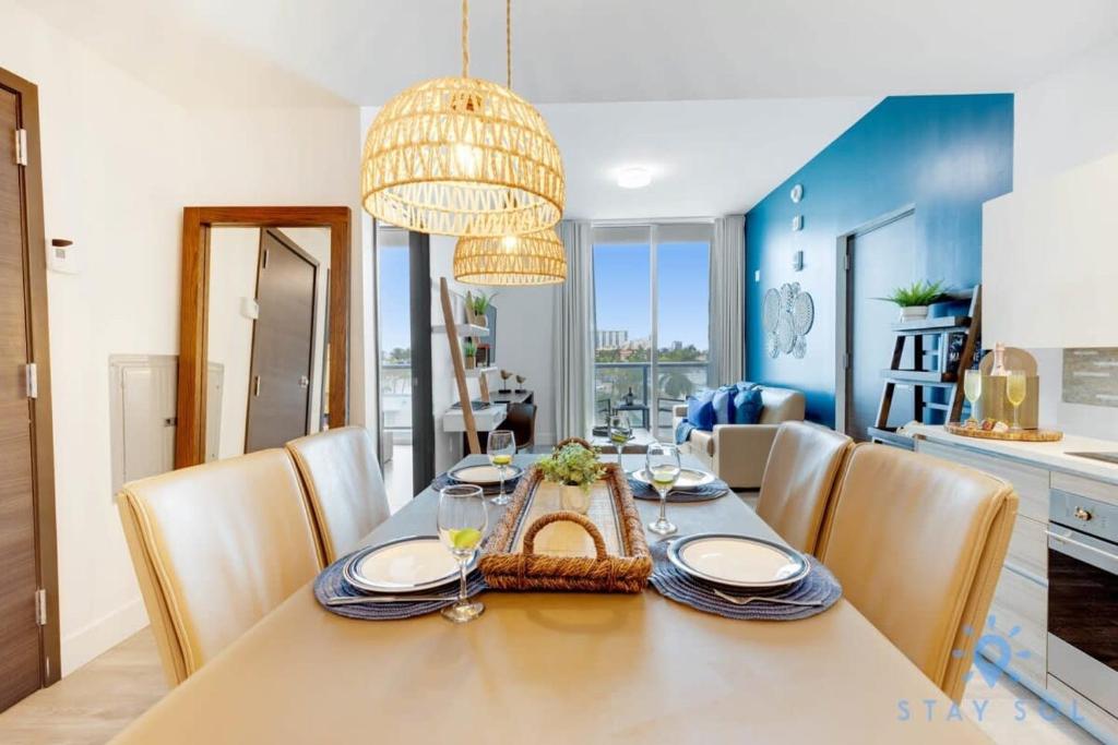 EXCLUSIVE APARTMENT - Rooftop POOL- Beachfront image