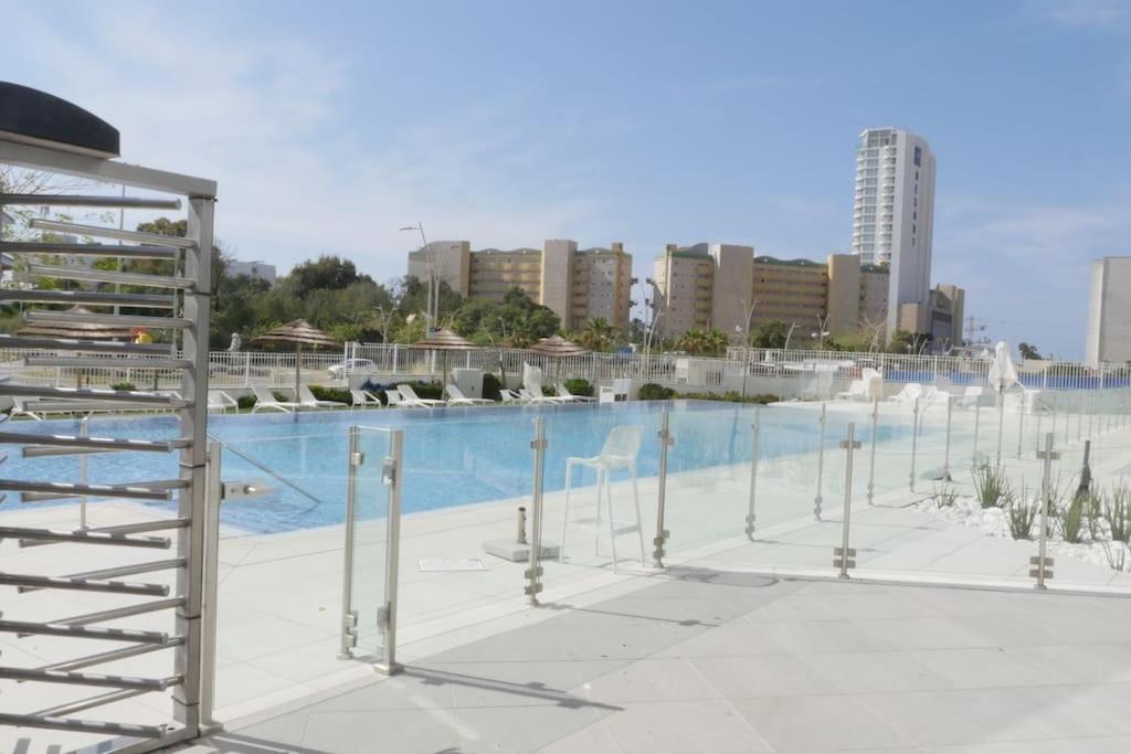 Beach front luxury apartment - managed building photo 1