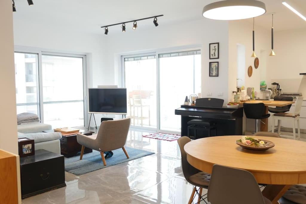 Beach front luxury apartment - managed building photo 3