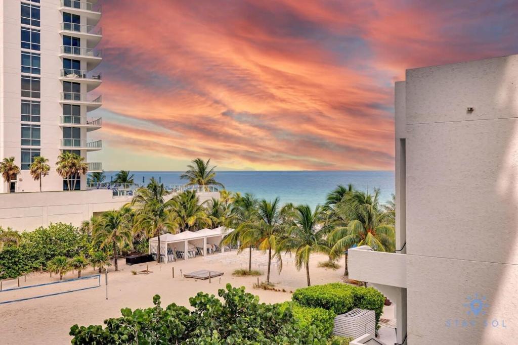 Beachfront Condo - Amazing Pool - Oceanview Balcony image
