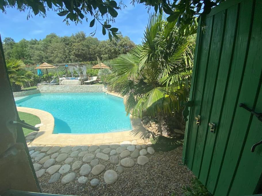 Mas médiéval piscine d’exception jardin paysager jeu de boules rando photo 4