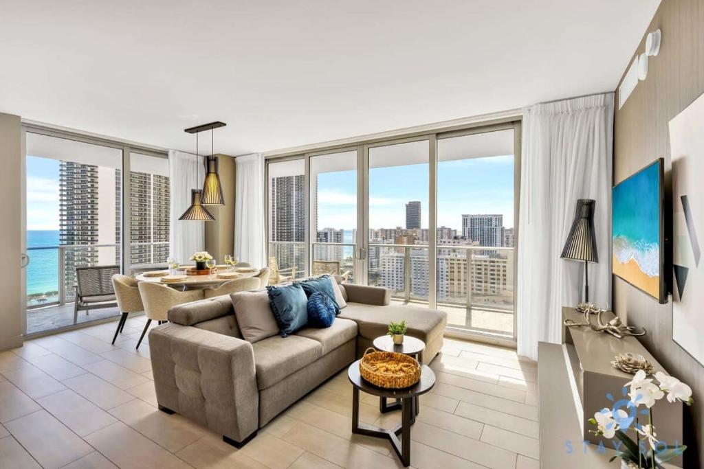 Wrap Around Balcony Insane Amenities Amazing Pool image