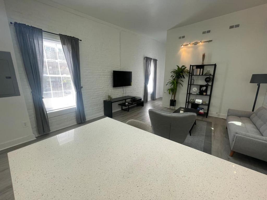Vibe Central - Chic Shockoe 1BR image