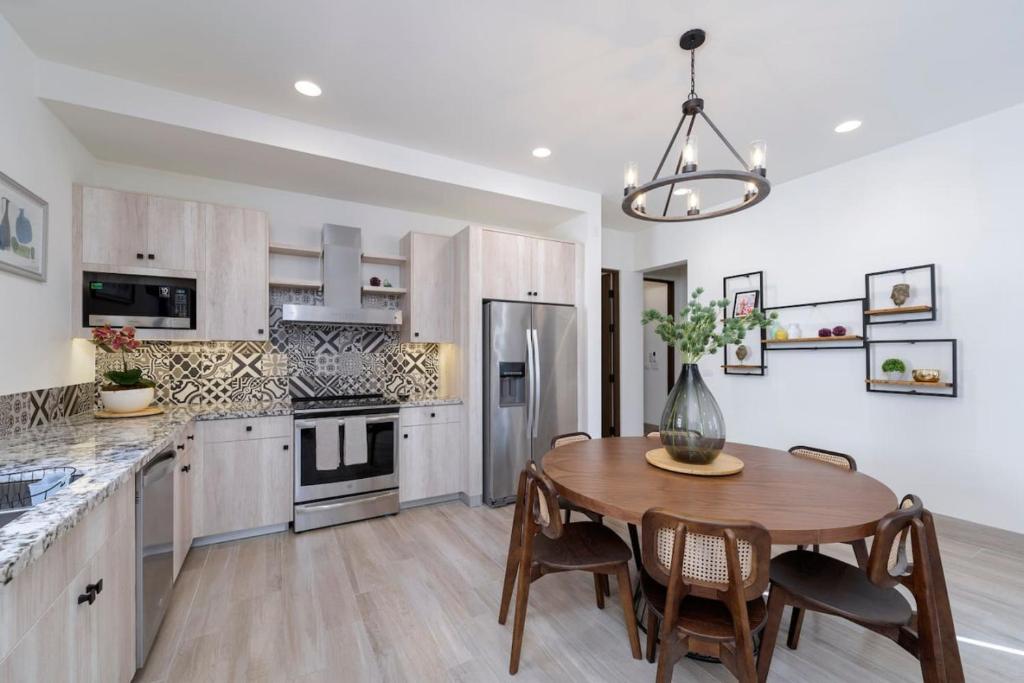Beautiful New 2BR condo at Mavila in Quivira photo 2