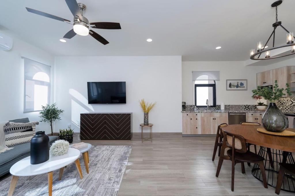 Beautiful New 2BR condo at Mavila in Quivira photo 3