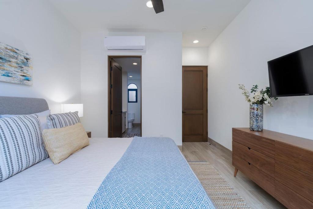 Beautiful New 2BR condo at Mavila in Quivira photo 4