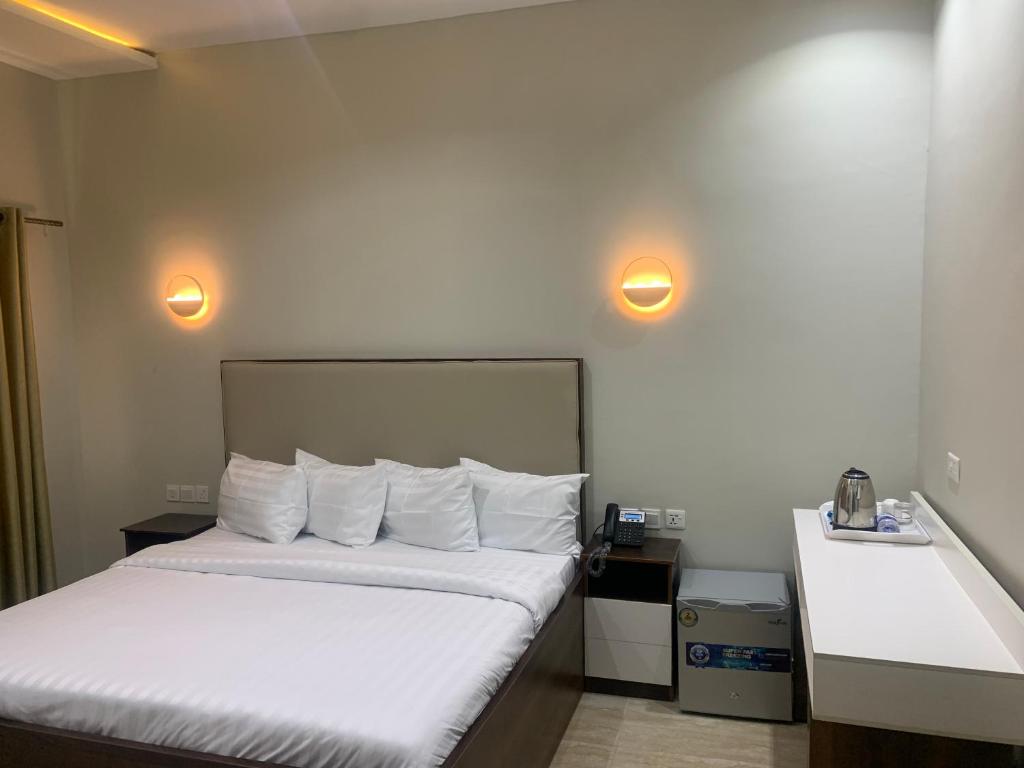 Greywood Hotel and Apartments photo 1