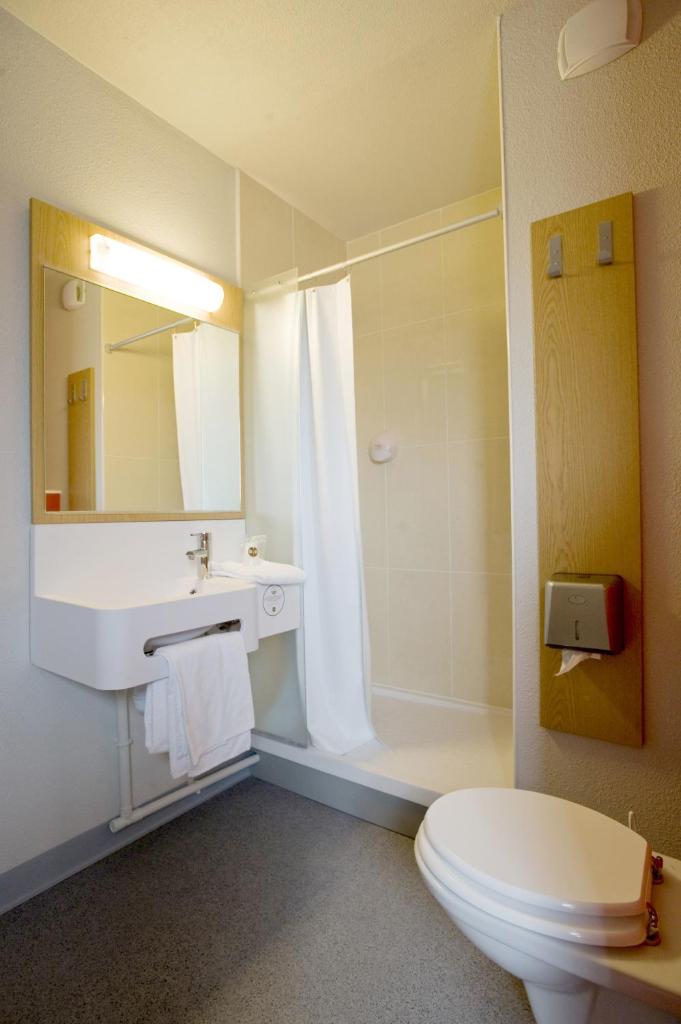 B&B HOTEL Paris Romainville Noisy-le-Sec Room Type - Quadruple Room