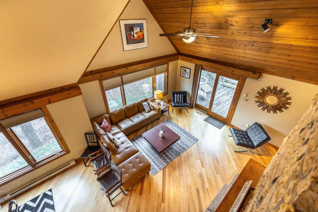 4 Bdrm Dog-Friendly Territory Getaway photo 1