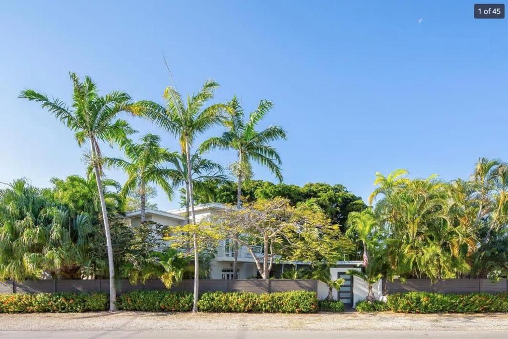 New Hidden Oasis- Waterfall Pool Close to Beach image