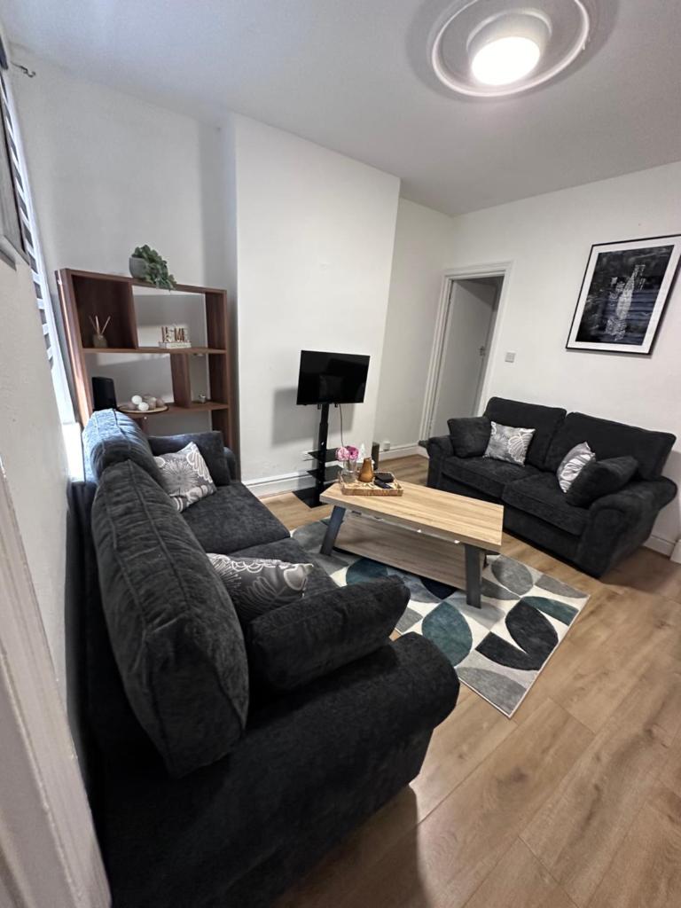3 bed house in Leicester! - Tap to explore photos