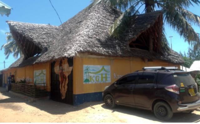 Karemi’s Lounge Bar & Guesthouse. photo 4