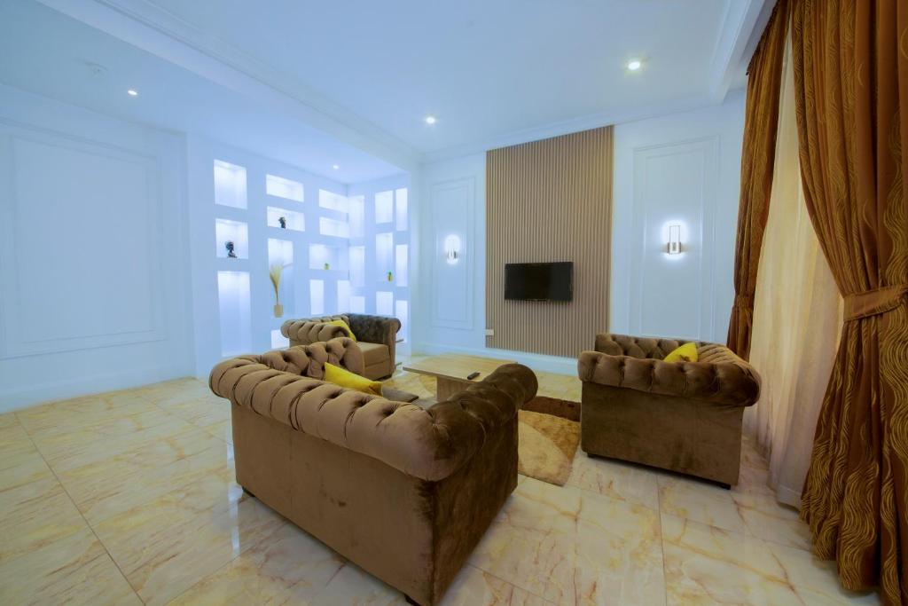 4 Bedroom Terrace Apartment Flat #1 photo 2