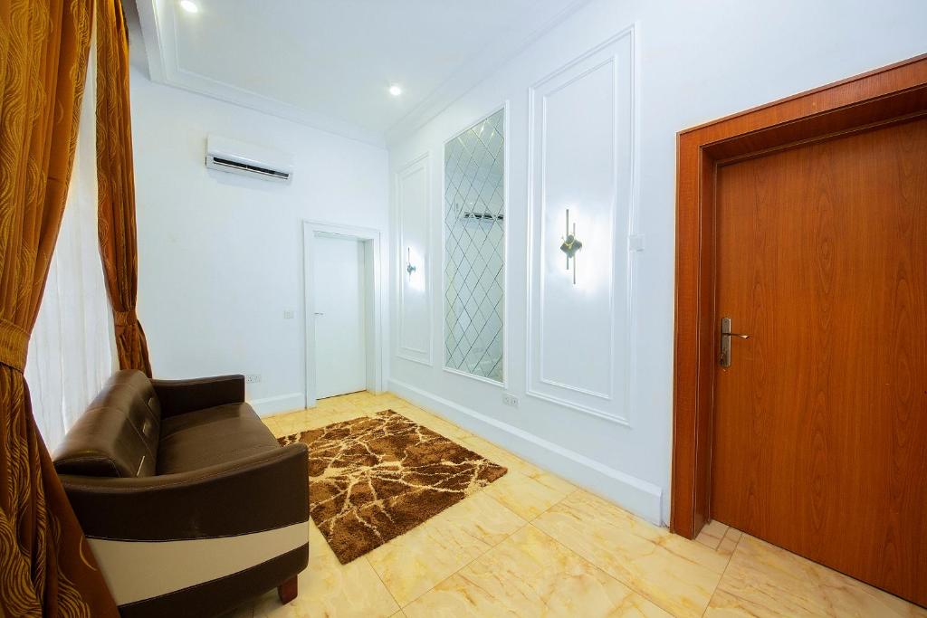 4 Bedroom Terrace Apartment Flat #1 photo 1