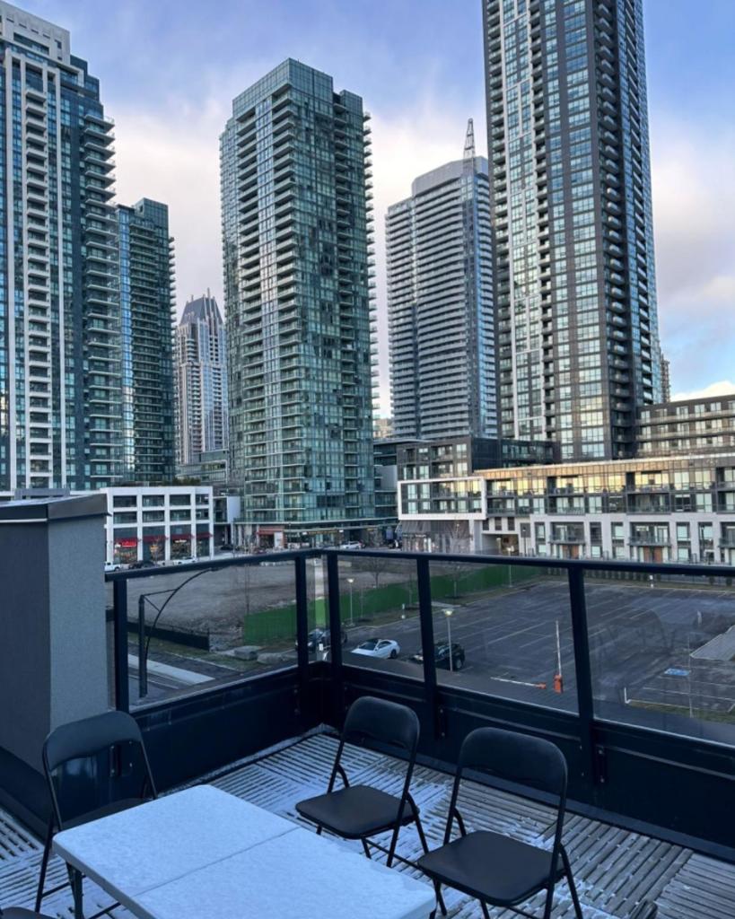 Modern Luxury 3 bed rooms House in Toronto Mississauga photo 3