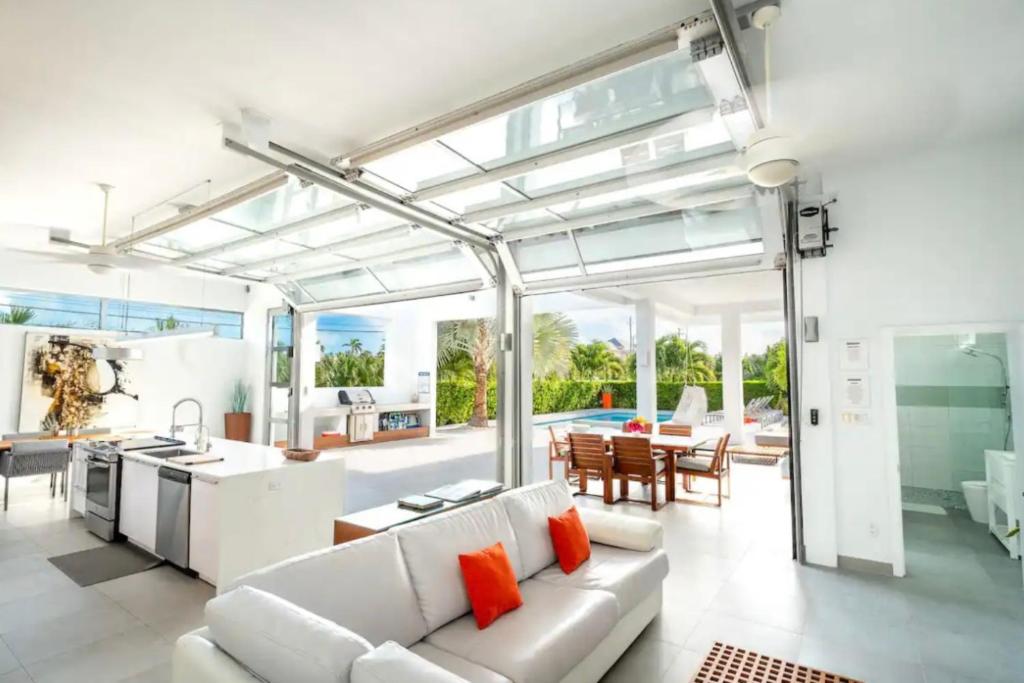 Entire Villa in Providenciales, Long Bay Beach, Turks and Caicos Islands photo 4