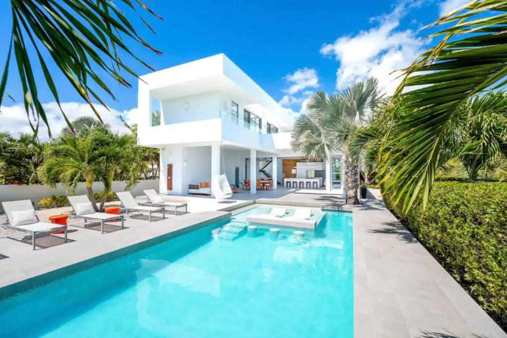 Entire Villa in Providenciales, Long Bay Beach, Turks and Caicos Islands photo 1