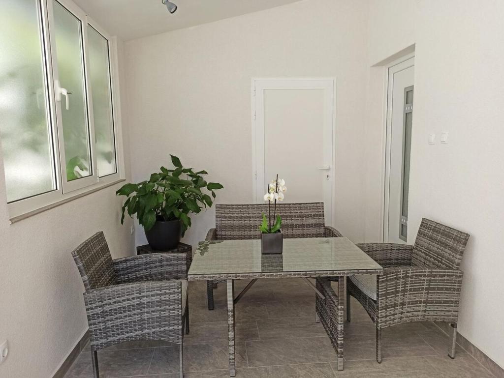 Apartment Modern photo 1