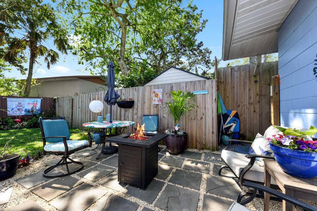 Dog-Friendly Jacksonville Beach Apt near Golf! photo 1