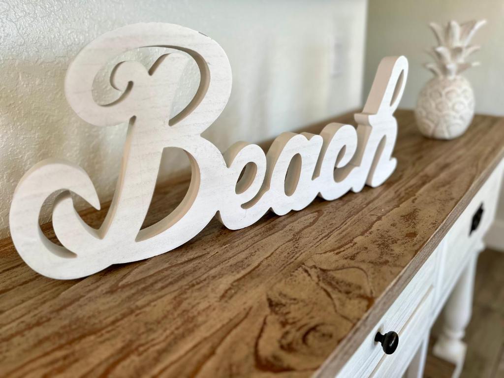 Sunshine retreat Elevated New Build walkable to everything including BEACH photo 4