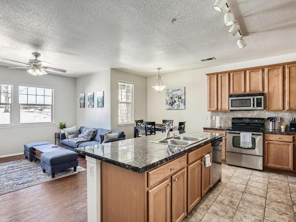 1BR Condo near Dove Valley image