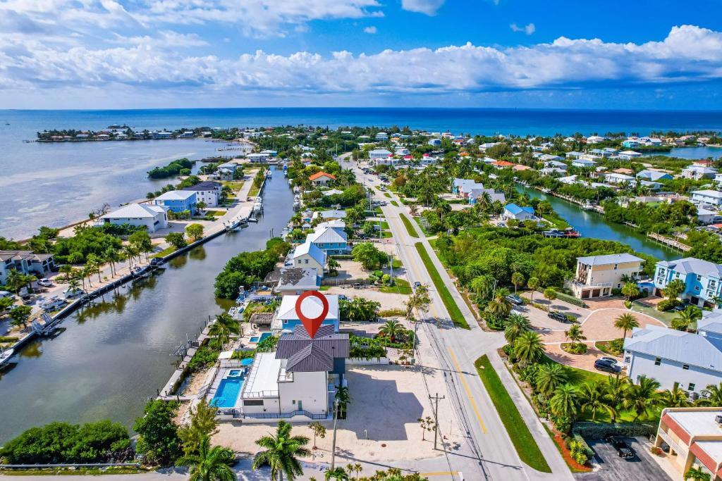Welcome to Paradise Villa: A luxury home in Sombrero Beach, Florida Keys. photo 1
