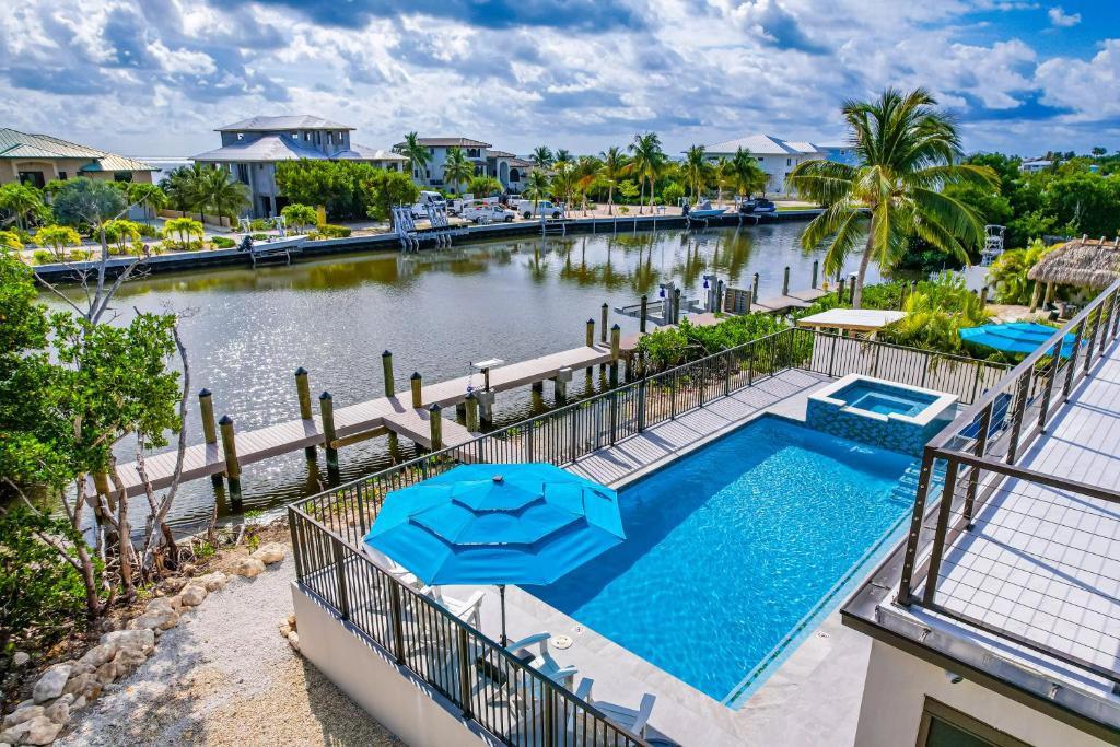 Welcome to Paradise Villa: A luxury home in Sombrero Beach, Florida Keys. photo 4