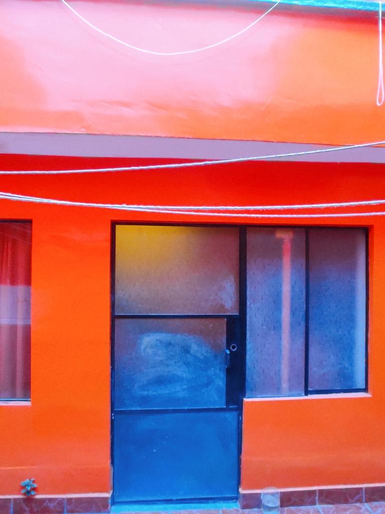 Casa familiar orange corner photo 2
