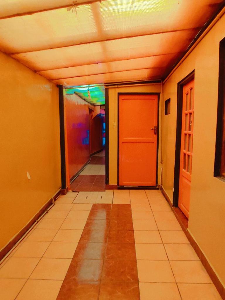 Casa familiar orange corner photo 4
