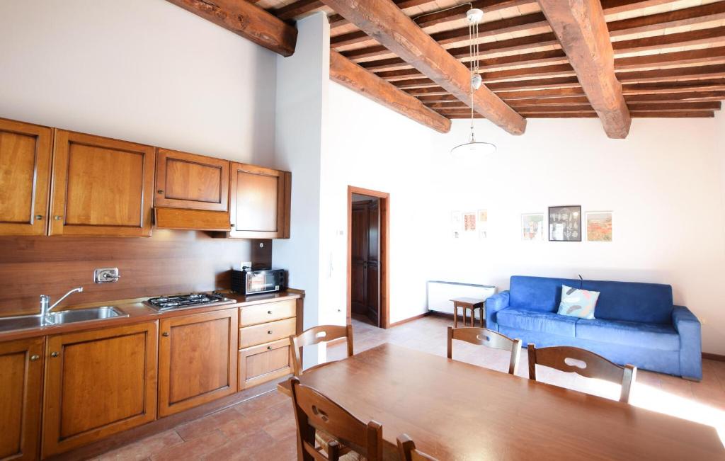 2 Bedroom Nice Apartment In Gubbio photo 2