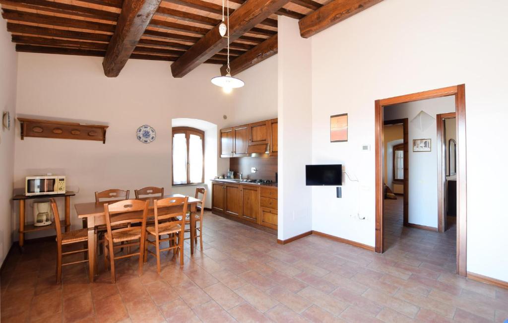 2 Bedroom Nice Apartment In Gubbio photo 3