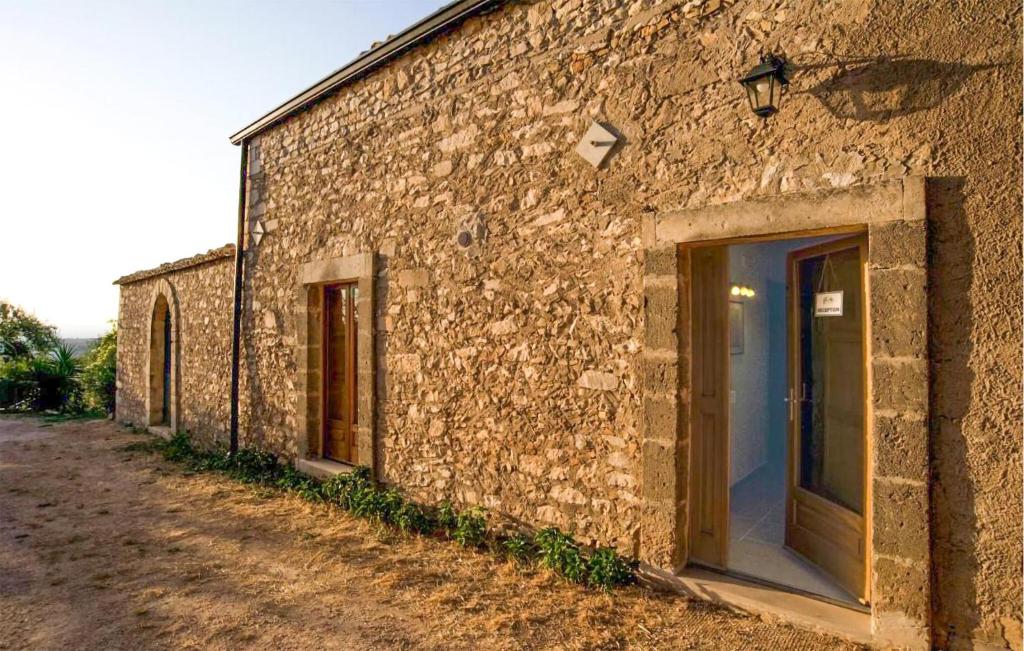 Beautiful Home In Chiaramonte Gulfi With Kitchen photo 3