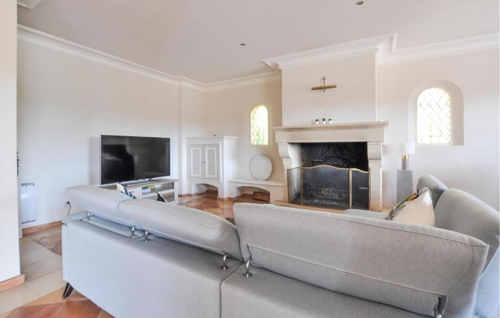 Beautiful Home In Mougins With Kitchen photo 1