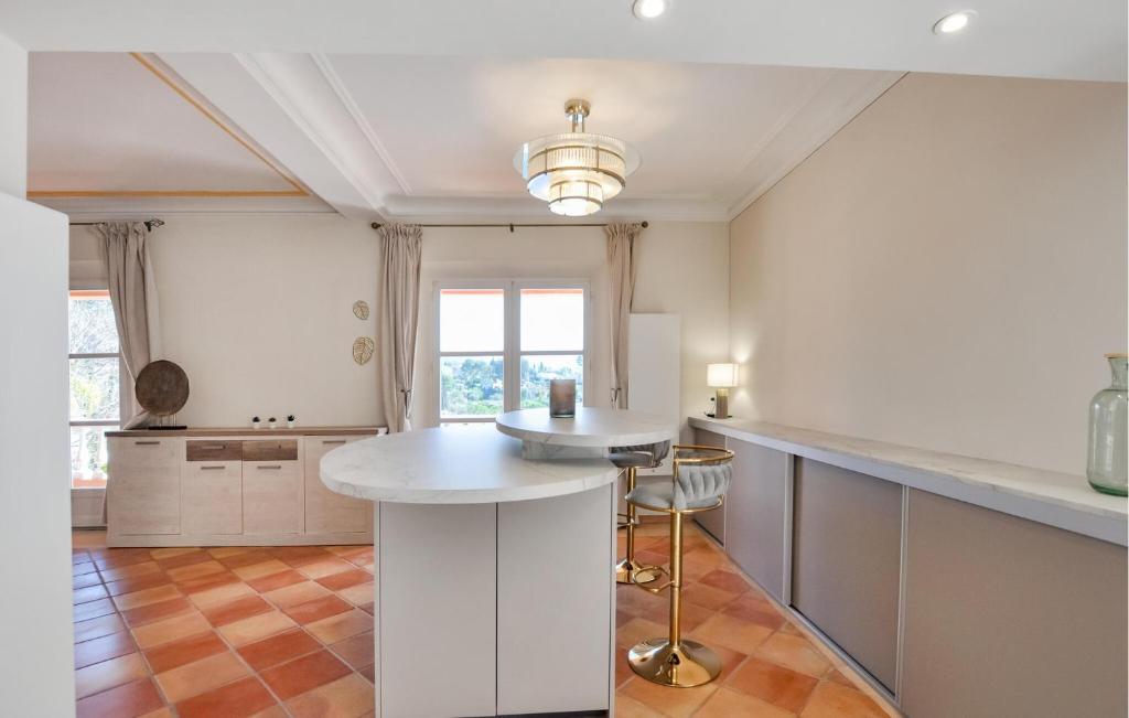 Beautiful Home In Mougins With Kitchen photo 3