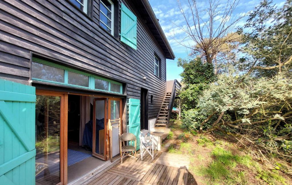 Beach Front Home In Lge-cap-ferret With Kitchen
