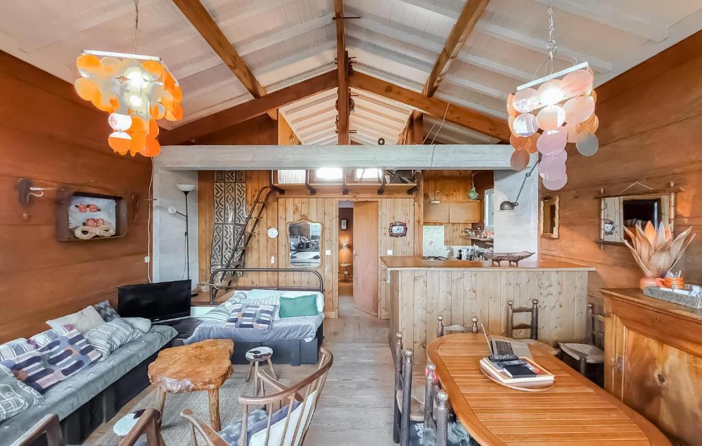 Beach Front Home In Lge-cap-ferret With Kitchen photo 3