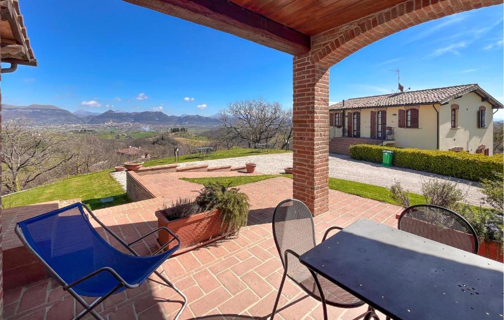 Pet Friendly Apartment In Gubbio With House A Panoramic View photo 1