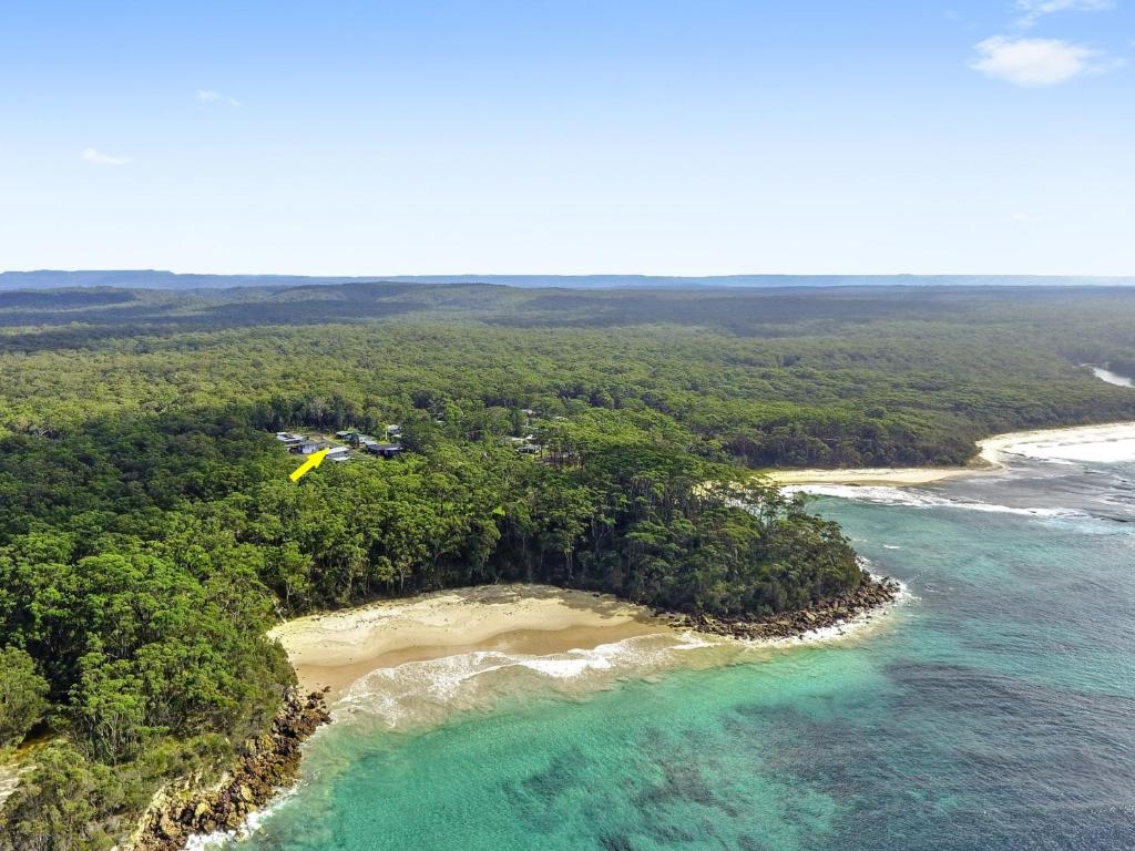 Allawah beach house with Dee Beach views photo 3