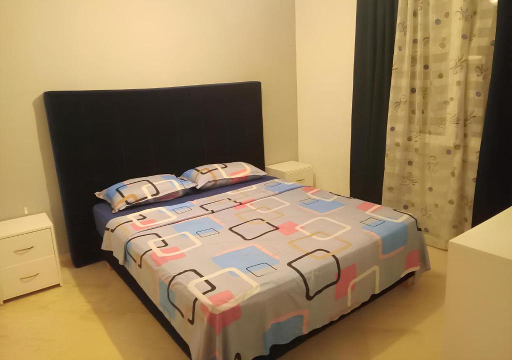 Spacious 3-Bedroom High-End Apartment in Ennasr- Ideal for familiy - Service to airport 8 Minutes photo 2