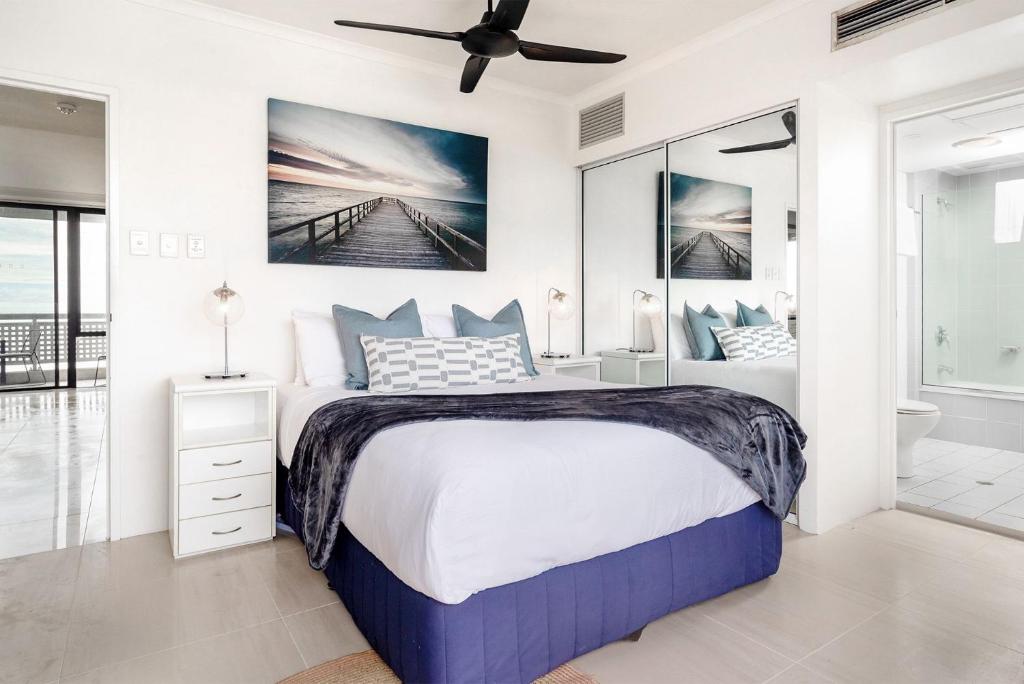 Belle Escapes 101 Rydges Plaza Esplanade with Panoramic Ocean Views - Tap to explore photos