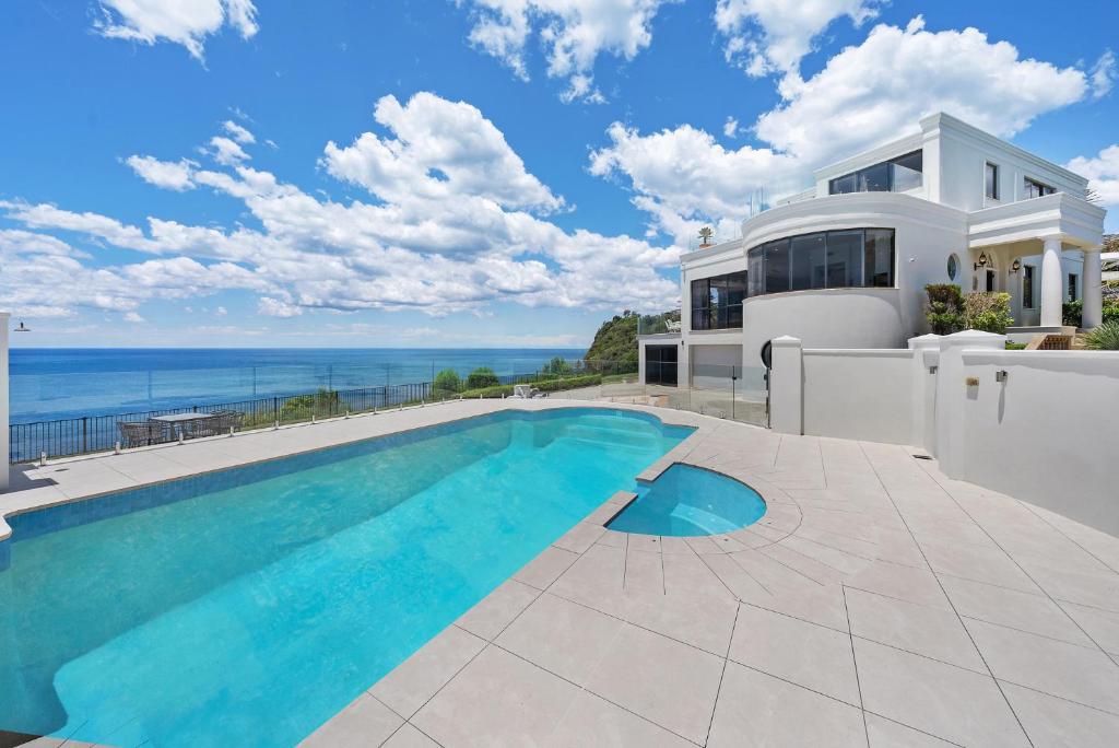 "Kookaburra" - Oceanfront 4-Bed with Amazing Views photo 1