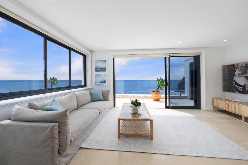 "Kookaburra" - Oceanfront 4-Bed with Amazing Views photo 3