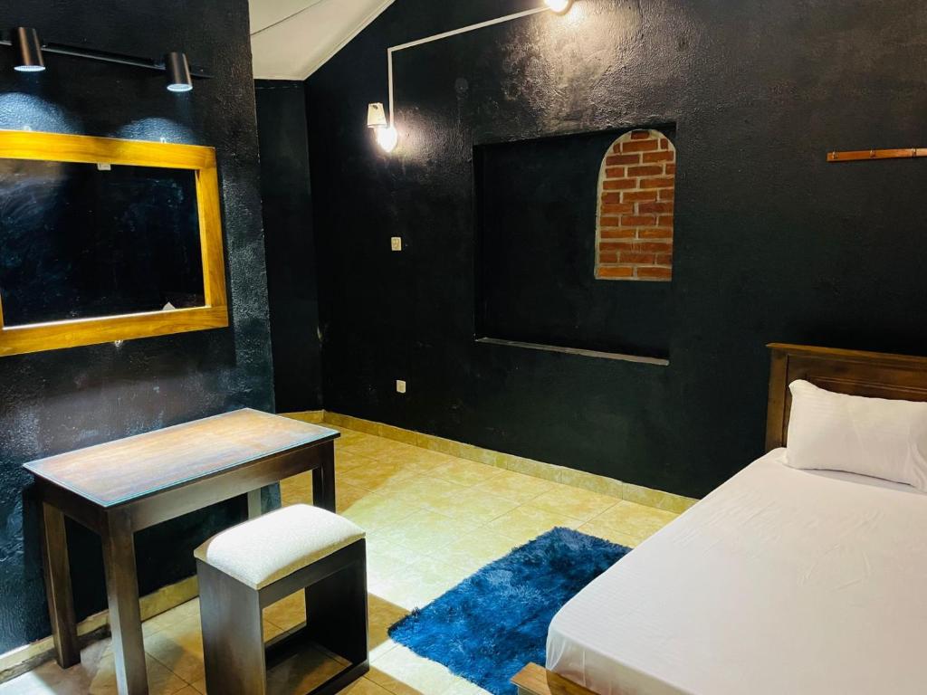 Dreamshadow Hotels