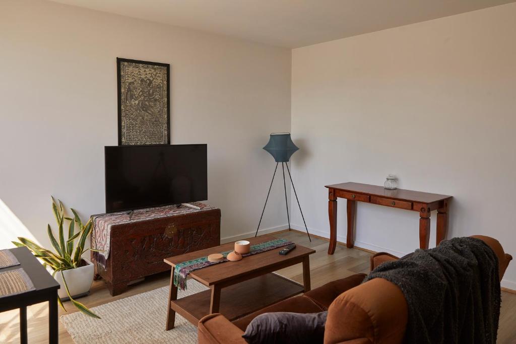 Comfortable, Quiet & Convenient - South Yarra Apartment