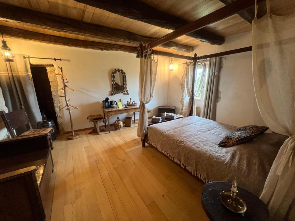 Le Relais des Chevaliers " Chambre des Chevaliers" photo 2