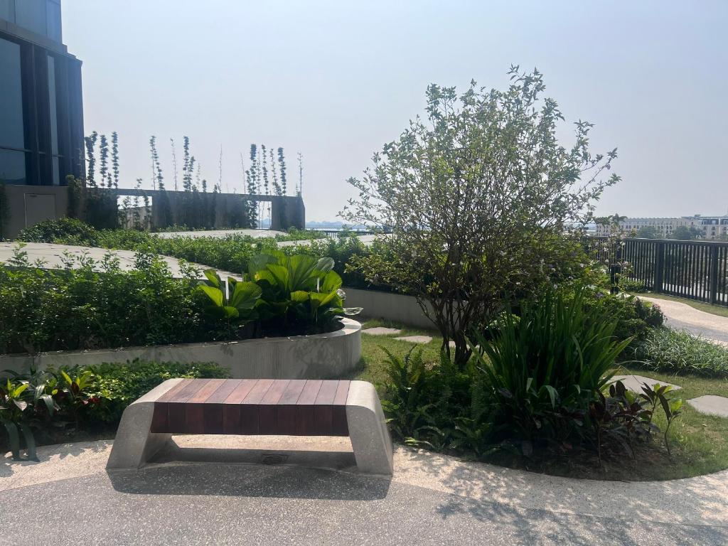 Modern 2BR/2B Ha Long Bay View - High Floor