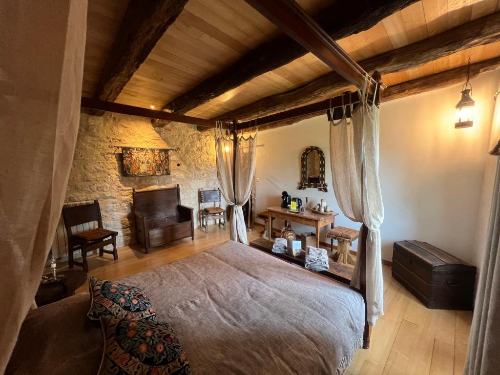 Le Relais des Chevaliers " Chambre des Chevaliers"