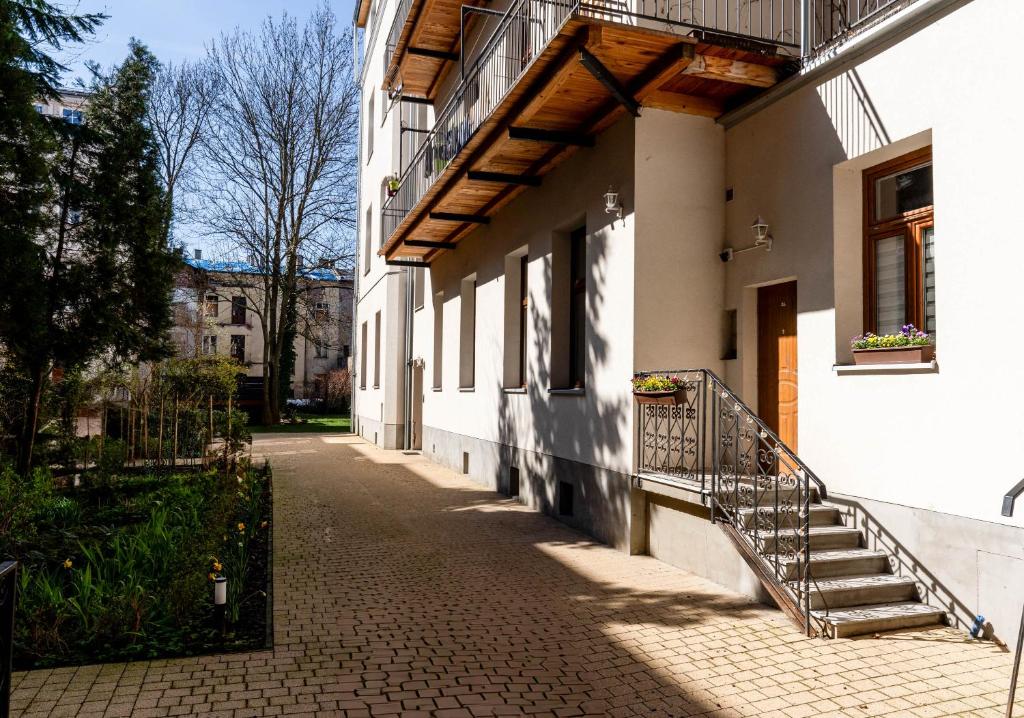Starowislna 37 Apartment with Mezzanine by BookingHost